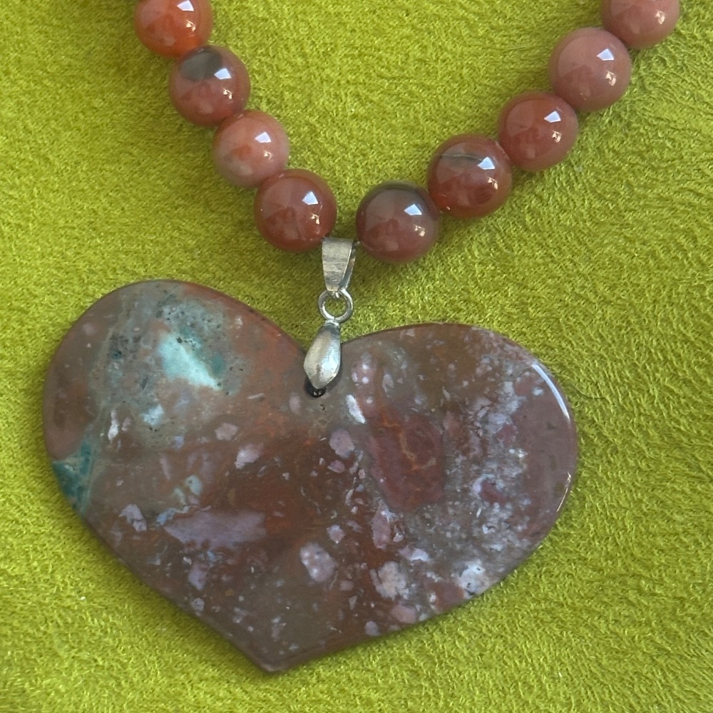 HEART Statement Pendant Necklace in 19KP, Marbled Red, Large Beads - Picture 4 of 10